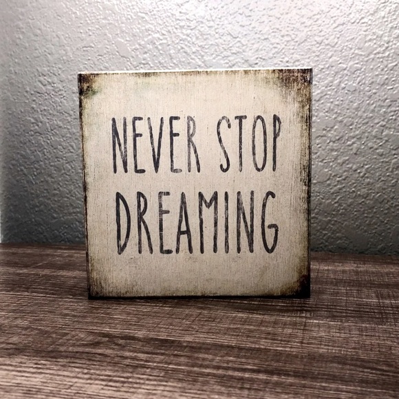 Never Stop Dreaming Wooden Sign - Picture 1 of 4